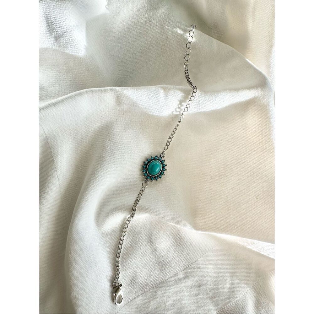 Turquoise oval chain link cowgirl / western design bracelet